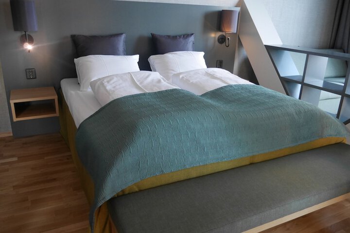 Room 6 of 15