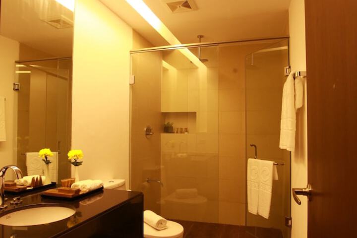 Room 6 of 11