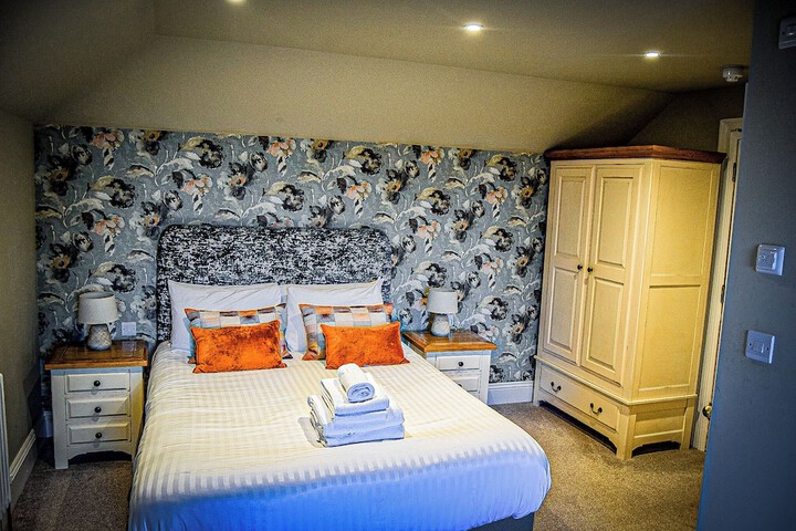 Room 13 of 37