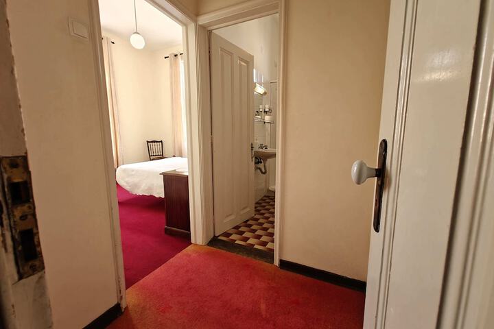 Room 30 of 141