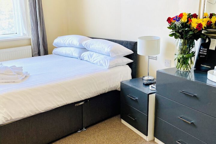 Room 25 of 76