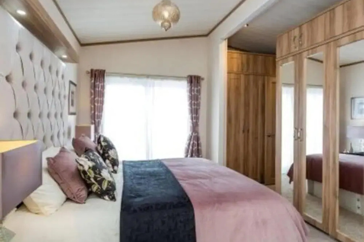 Room 4 of 14