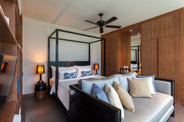 Room 6 of 32