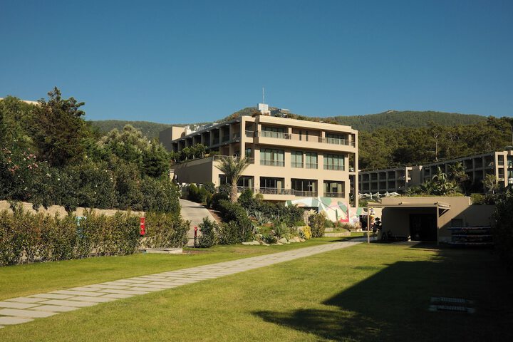 Hotel Exterior 152 of 162