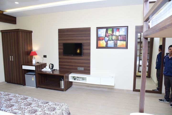 Room 15 of 36