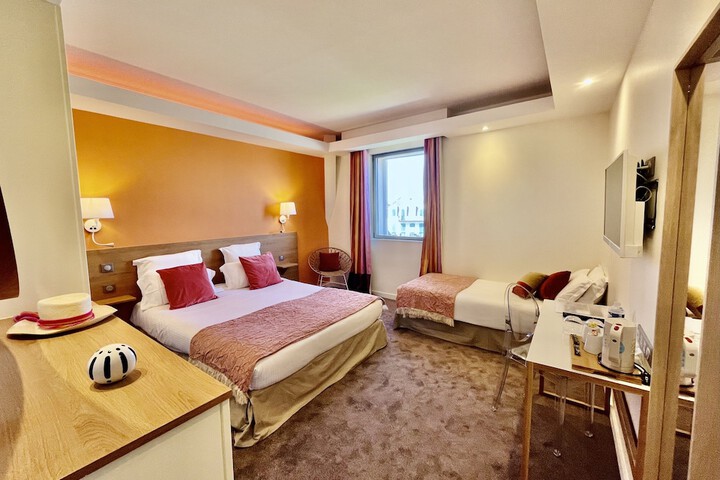 Room 49 of 177