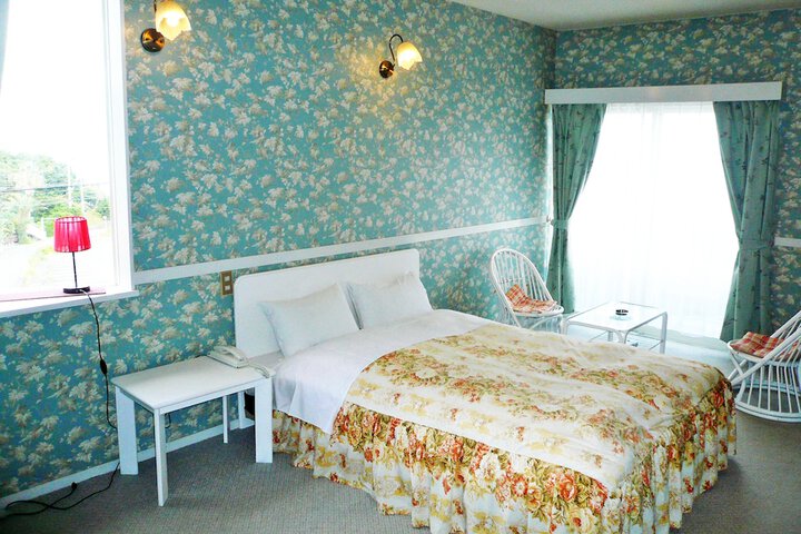 Room 9 of 33