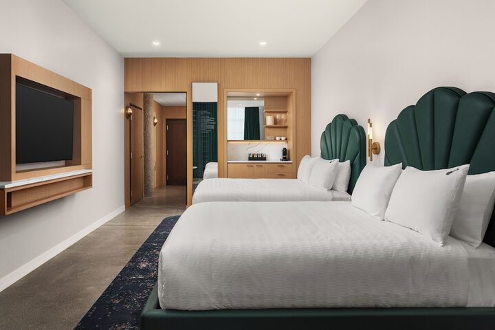 Room 14 of 34