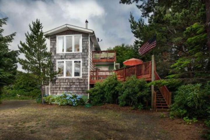 Fernglen Forested Beach Retreat in Lincoln Beach, OR