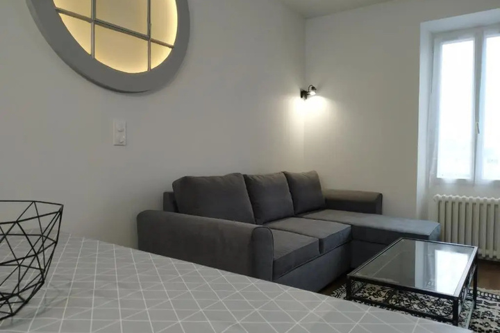 Room 6 of 9