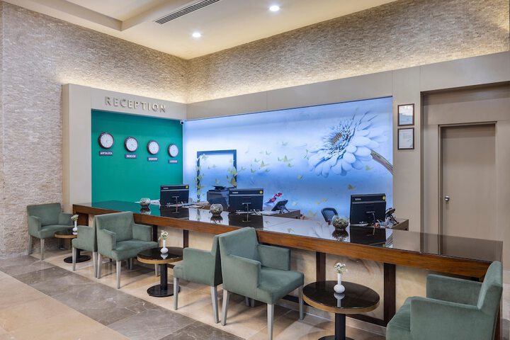 Entrance & Lobby