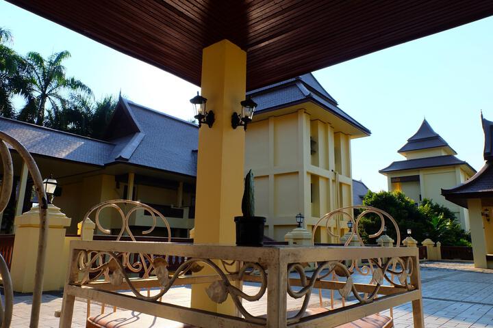 Entrance & Lobby
