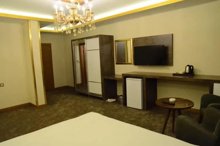 Room 12 of 19