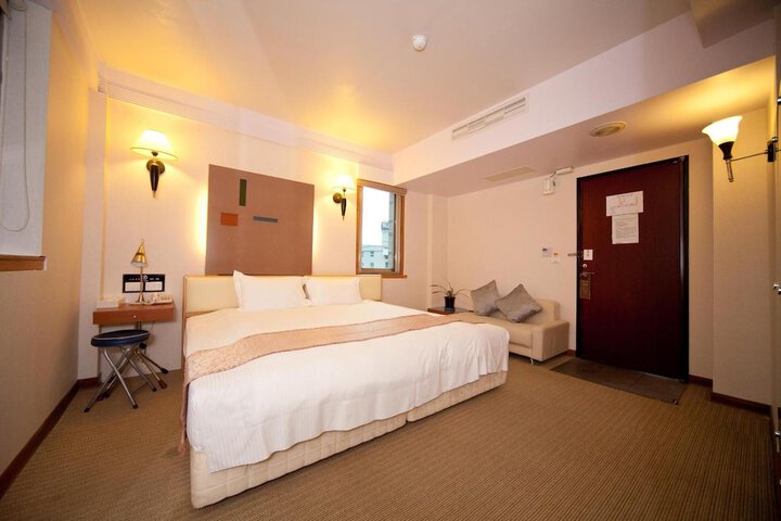 Room 12 of 48