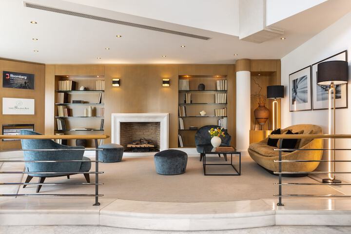 Entrance & Lobby
