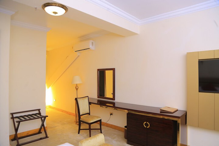 Room 8 of 27