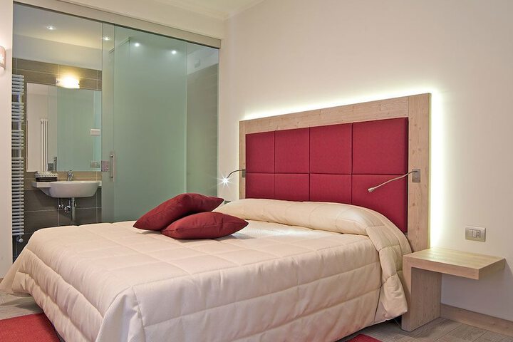 Room 7 of 34