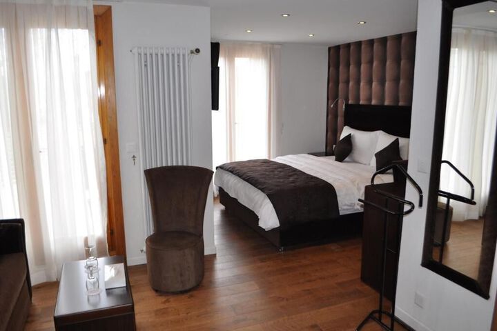 Room 12 of 25