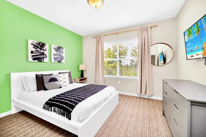 Room 4 of 17