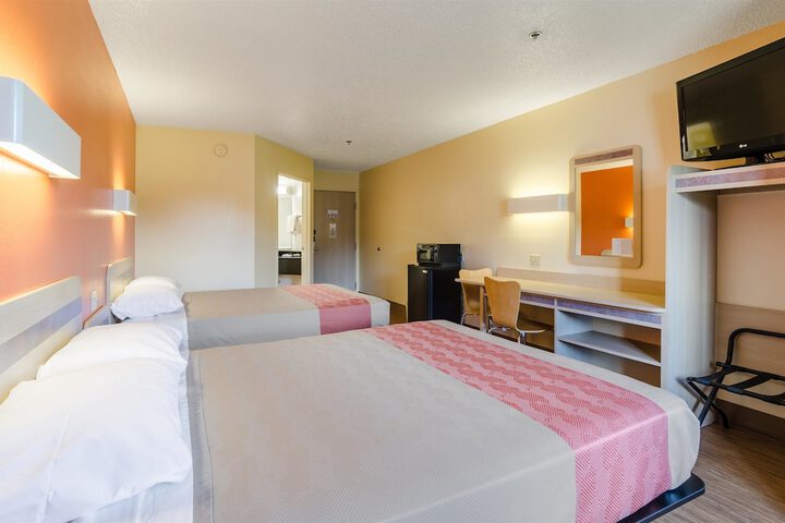2 Queen Beds (4 of 6)
