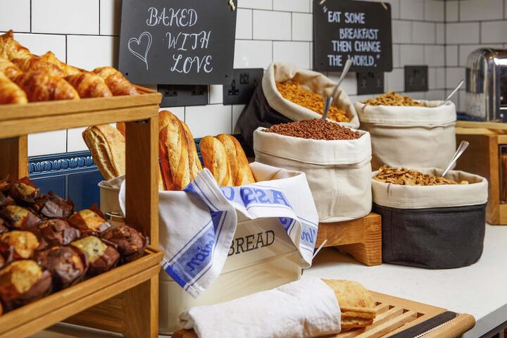 Breakfast/Coffee Service 25 of 45