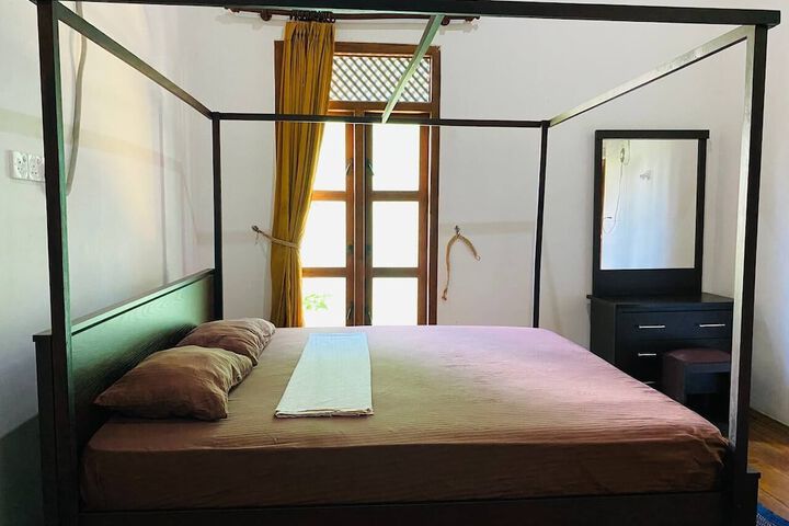 Room 7 of 32