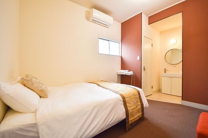 Room 6 of 97