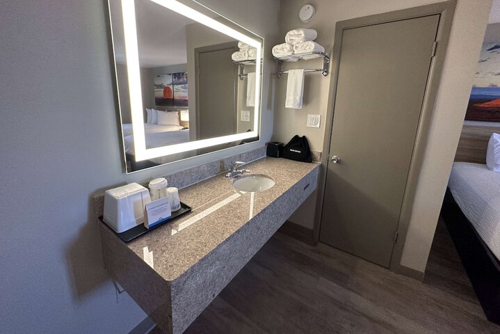 Room 21 of 28