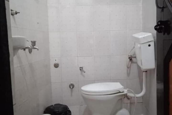 Room 5 of 10