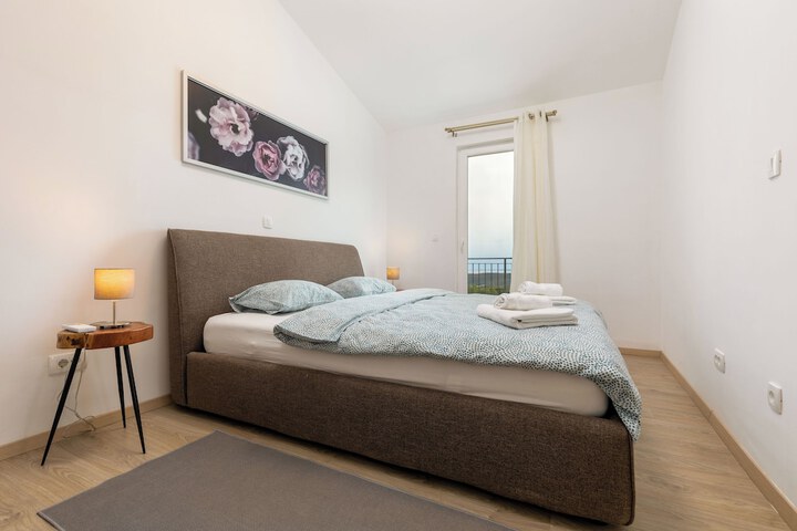 Room 14 of 194