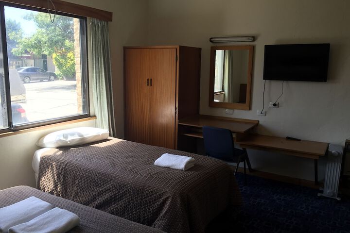 Room 4 of 52