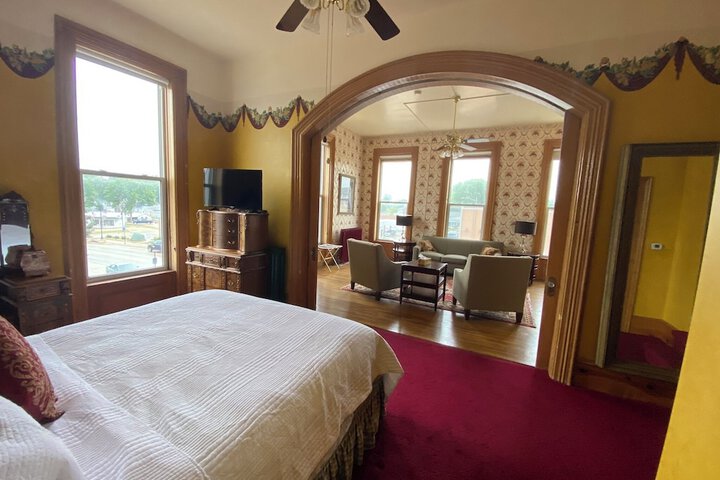 Basic Room 1 King Bed Hot Tub (21 of 38)