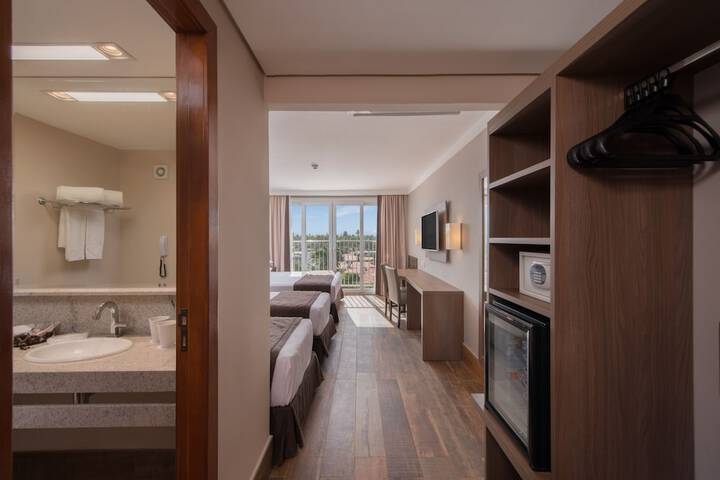 Room 21 of 101