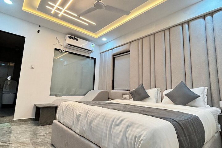 Room 12 of 26