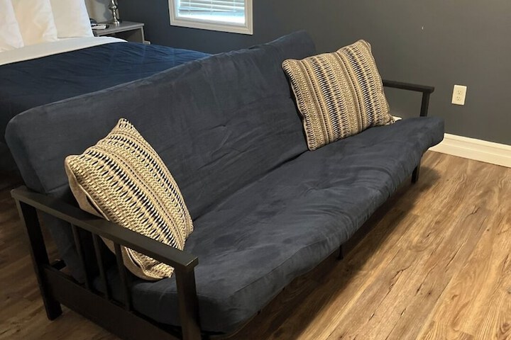 Room 16 of 28