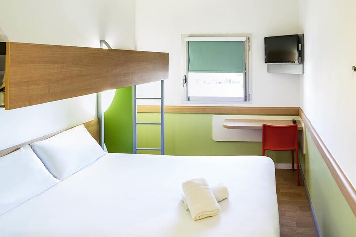 Room 3 of 40