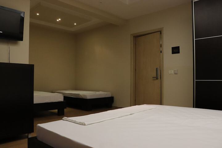 Room 17 of 27