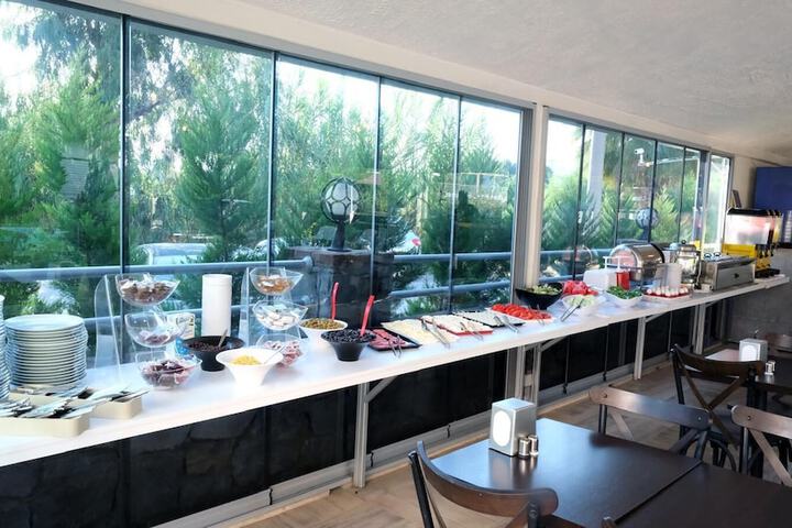 Dining 47 of 64