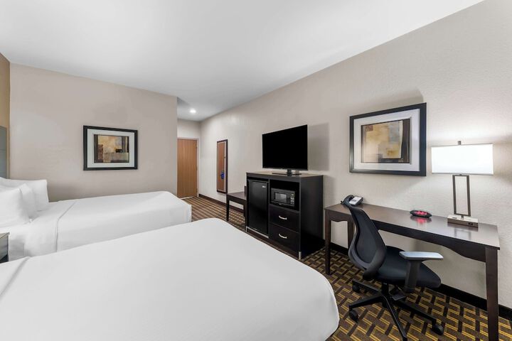2 Double Beds Microwave and Refrigerator WiFi Full Breakfast (2 of 7)