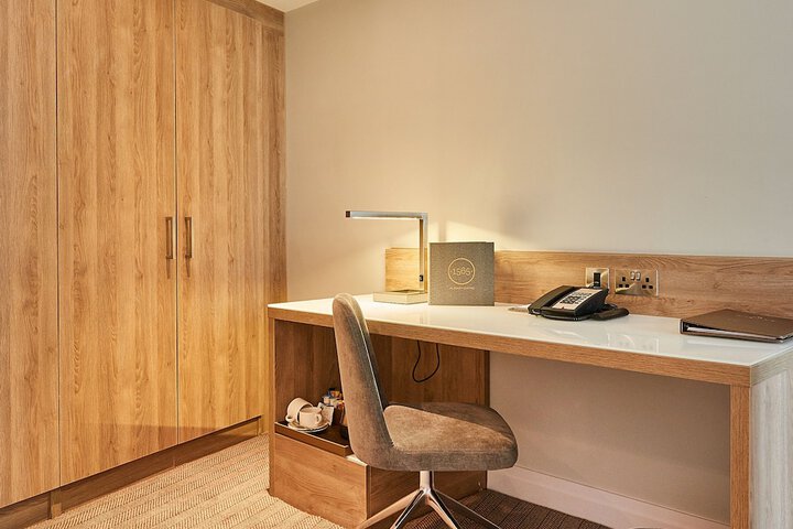 Room 34 of 109