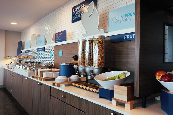 Breakfast/Coffee Service 49 of 67