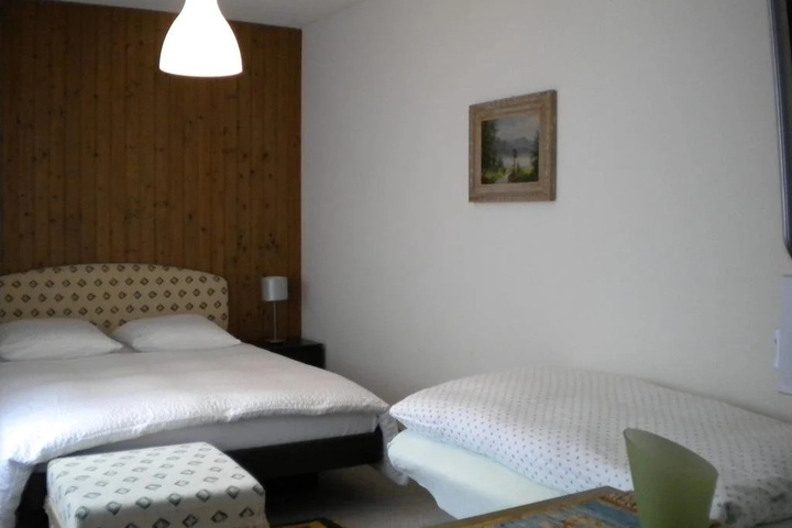 Room 4 of 11