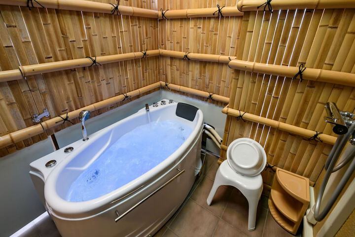 Hot Tub 20 of 22