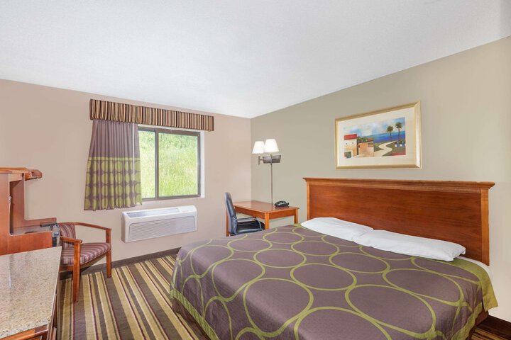 1 King Bed (2 of 10)
