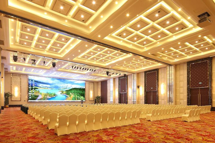 Ballroom/Hall 22 of 23