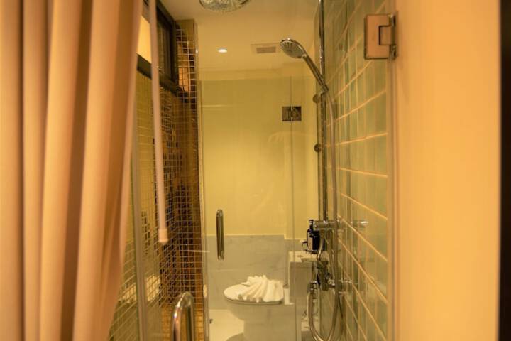 Room 46 of 89