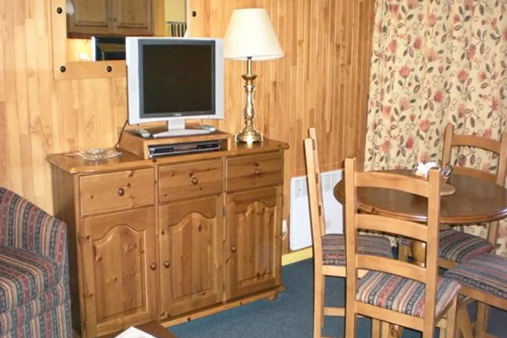 Room 4 of 11