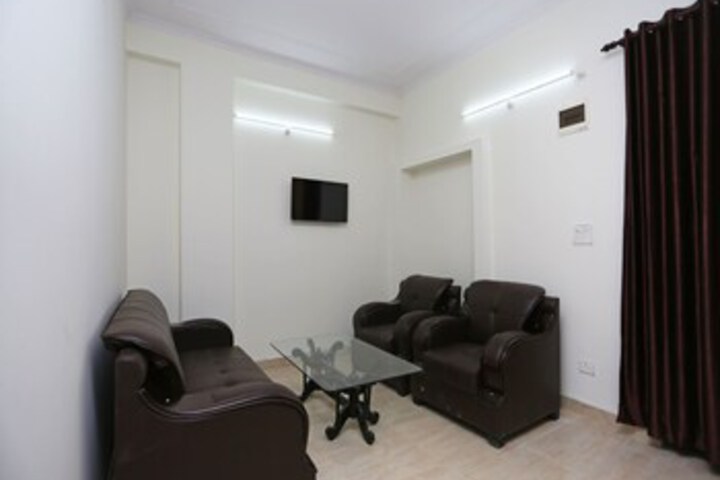 Room 6 of 16