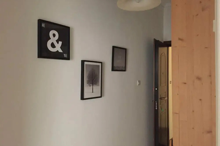 Room 8 of 11