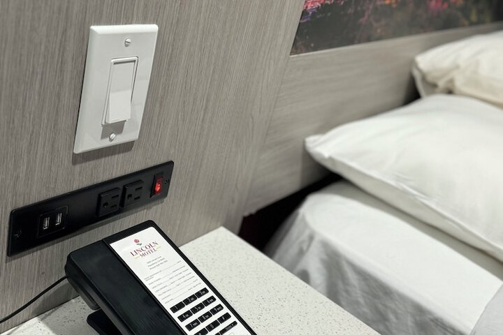 1 Queen Bed (1 of 44)